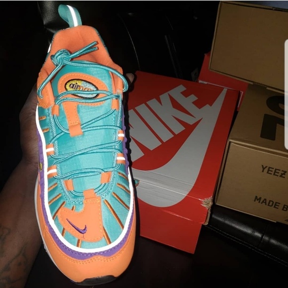 Size 10 AirMax - Picture 2 of 2